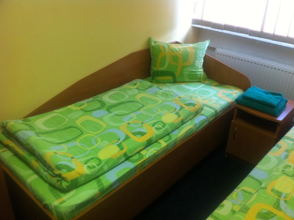 Molodizhniy Hostel Lviv Ruang foto