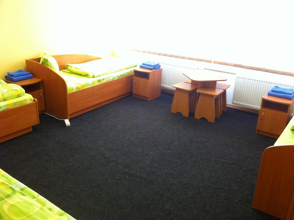 Molodizhniy Hostel Lviv Ruang foto