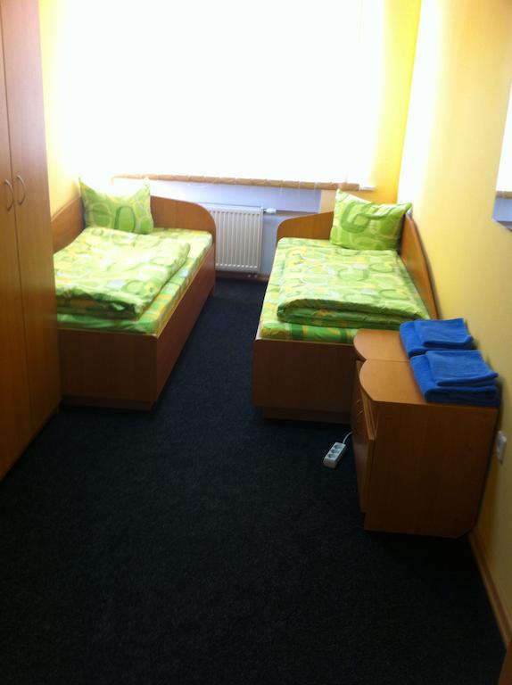 Molodizhniy Hostel Lviv Ruang foto