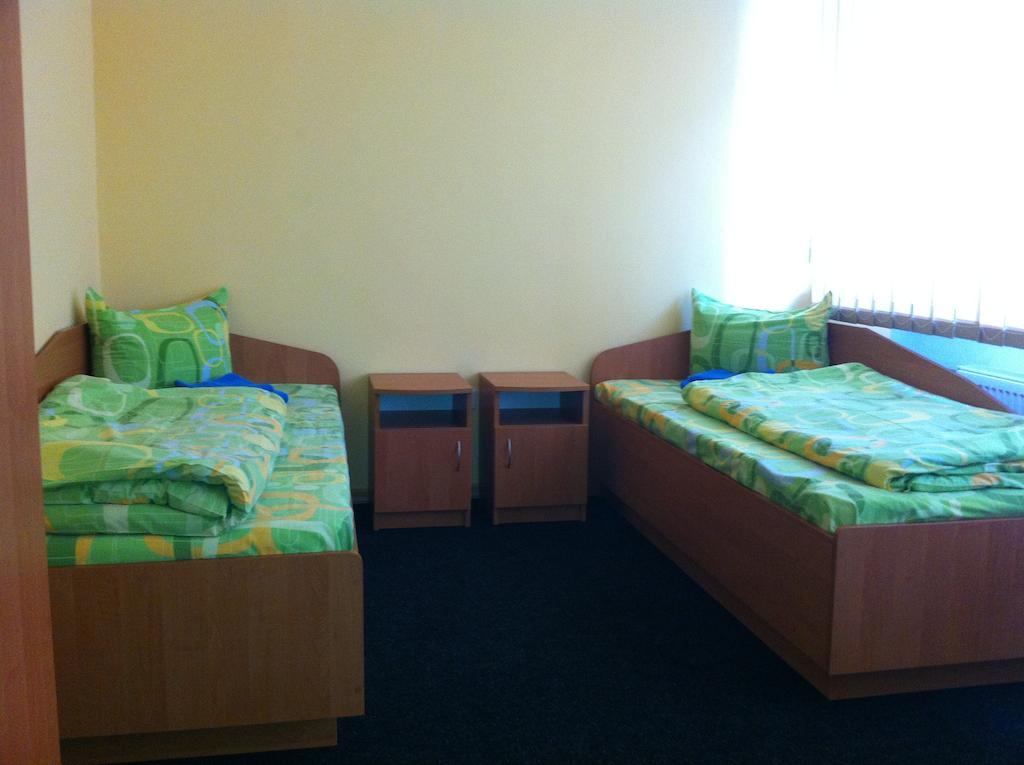 Molodizhniy Hostel Lviv Bagian luar foto