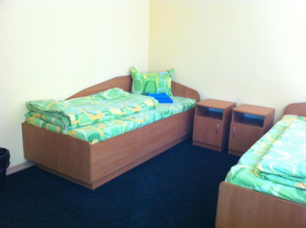 Molodizhniy Hostel Lviv Bagian luar foto